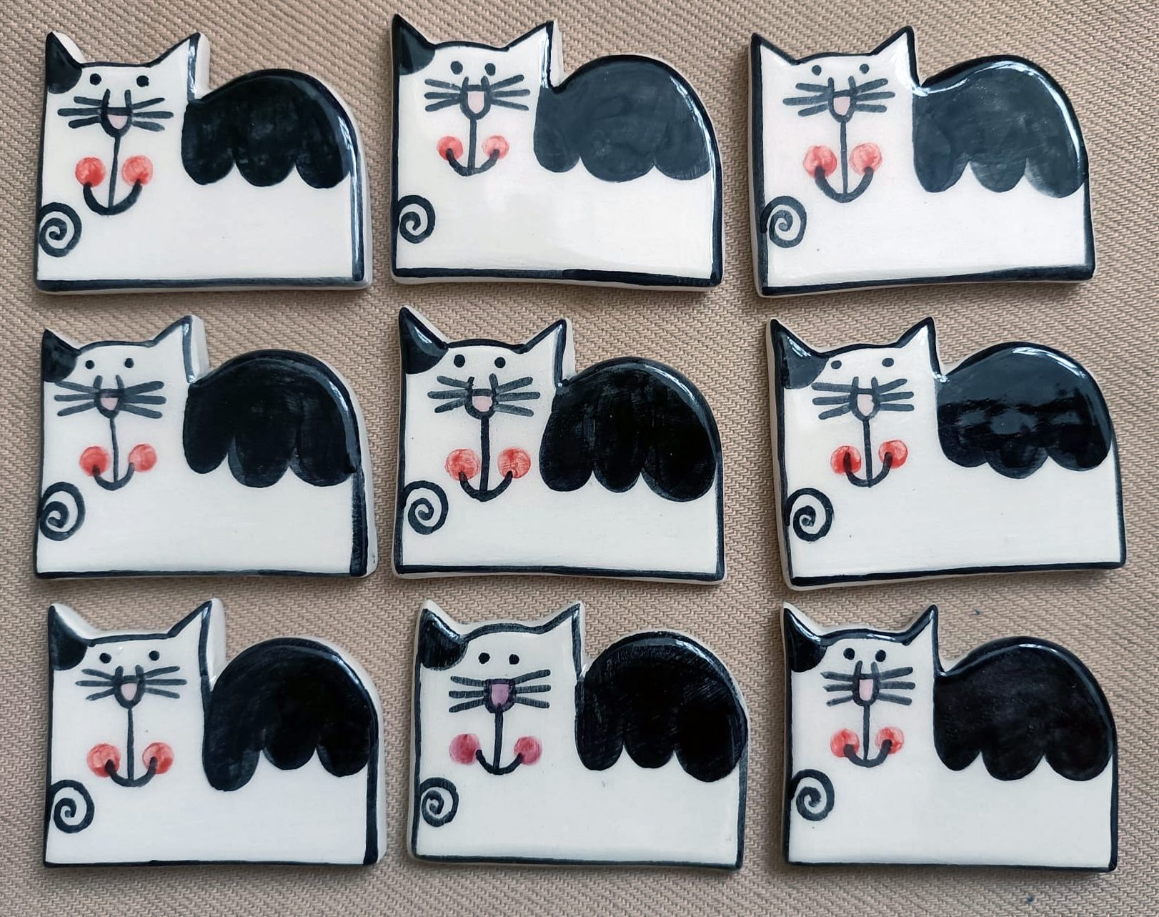 Spilla Gattolibro bianco e nero - immagine 2